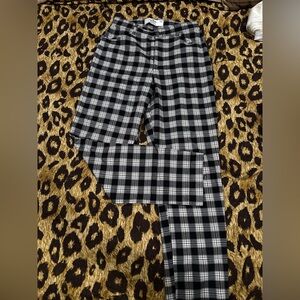Hollister Ultra high rise mom pants in black and white plaid. size S